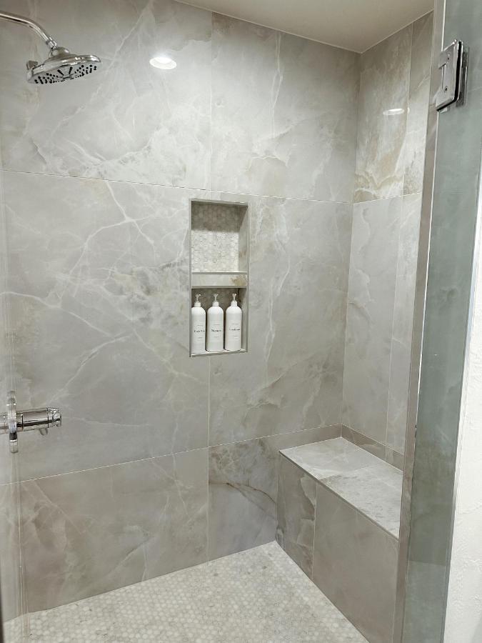 Newly Renovated 4B, 2.5 Bath Lakefront Home With South Grand Lake Views And Dock Vinita Exterior foto