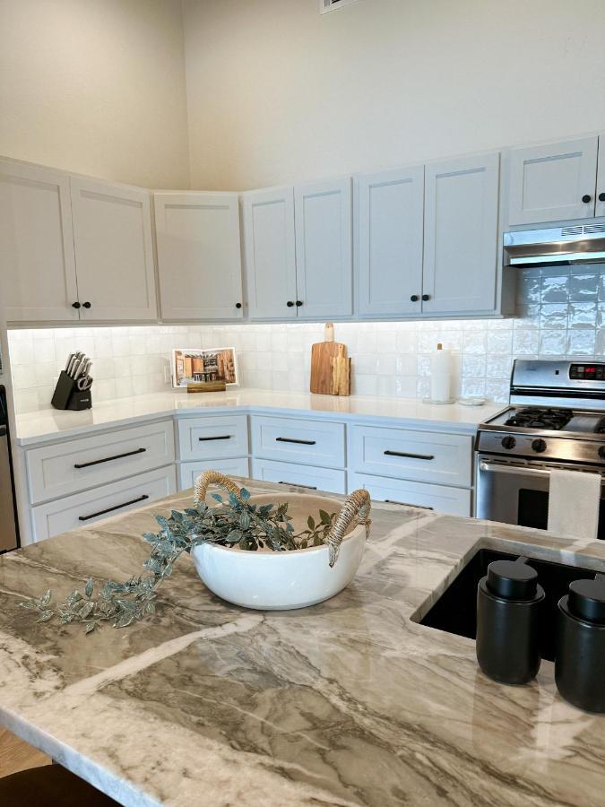 Newly Renovated 4B, 2.5 Bath Lakefront Home With South Grand Lake Views And Dock Vinita Exterior foto
