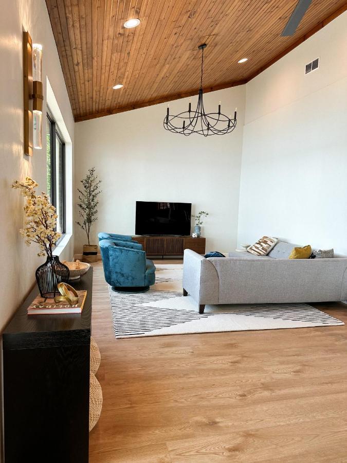 Newly Renovated 4B, 2.5 Bath Lakefront Home With South Grand Lake Views And Dock Vinita Exterior foto